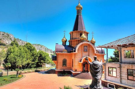 El Ayuntamiento cederá un parcela de 2.500 metros cuadrados para la construcción de un templo ortodoxo