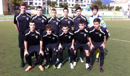 Javi Arjona para un penalti y salva un punto para el Marbella en Fuengirola (2-2)