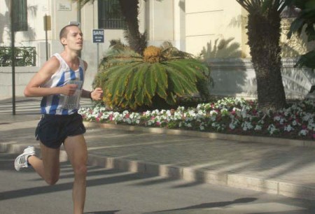 Gran actuación de Cristian Benítez, segundo en el Maratón de Málaga