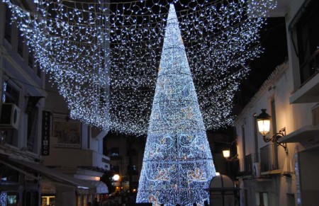 El delegado de Fiestas defiende el horario del alumbrado navideño hasta la madrugada