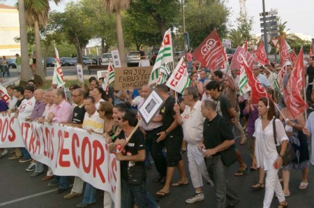 IU anima a los ciudadanos a protestar contra los recortes del PP en la manifestación de este jueves