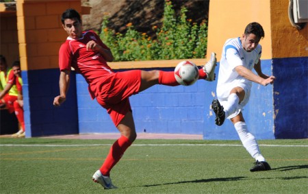 El Marbella salva un punto ante el Casino del Real y el viento (1-1)