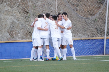 El Atlético Marbella acaba con la imbatibilidad del Tiro Pichón y suma su quinta victoria seguida (1-0)