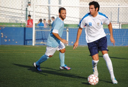 Los Compadres remonta con un jugador menos al Pedregalejo (3-2)