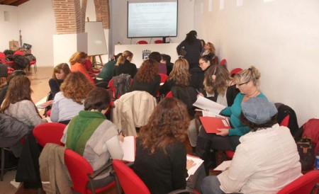 Un taller enseña a 24 mujeres a organizar los espacios y los tiempos