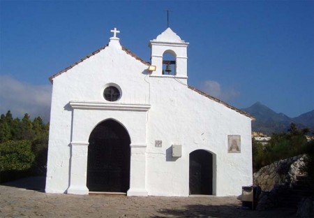 Jueves Santo con el Calvario, el Cristo del Amor, el Nazareno en San Pedro y de madrugada el Silencio