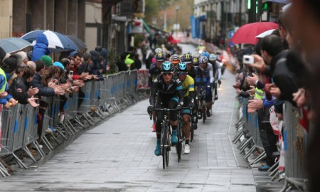 El marbellí Maté consigue acabar la etapa más dura de la Vuelta al País Vasco