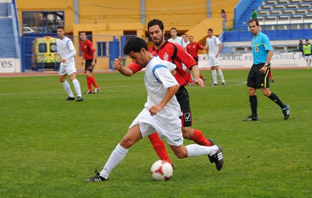 El Marbella recibe al Linares pendiente del regreso de Añón