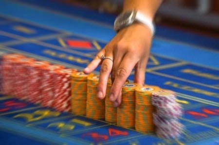 Casino Marbella entrega 4.700 euros de fichas huérfanas al Ayuntamiento