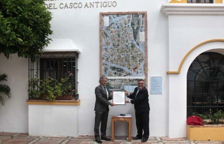 La oficina de turismo de la plaza de Los Naranjos se traslada a la sede del Distrito Centro en la calle Salinas