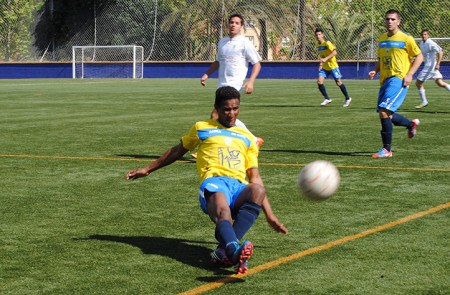 Cruel derrota del Atlético Marbellí ante el Trabuco en el descuento (1-0)