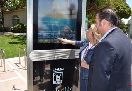 Marbella contará en sus calles con 50 paneles interactivos con información turística en varios idiomas