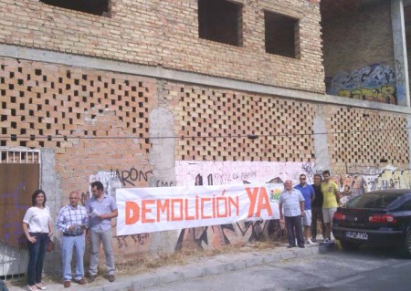 Izquierda Unida pide la demolición de los edificios en ruinas de la barriada de Plaza de Toros