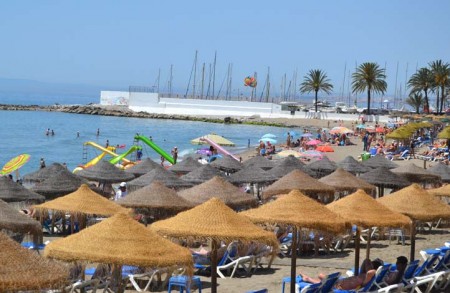 Policías de paisano vigilarán las playas de Marbella este verano