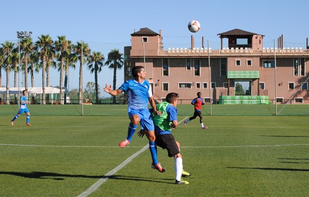 Al Marbella le basta la primera parte para golear a Los Compadres (5-0)