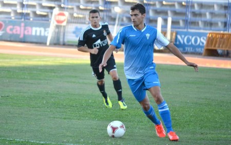 El Marbella remonta al Lucena (2-2) con goles de Añón y Pibe