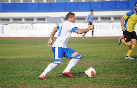 Partido de máxima tensión entre Marbella FC y Linares Deportivo