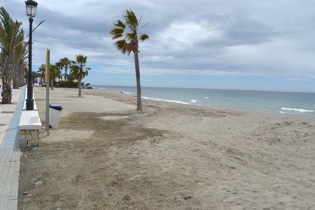 El proyecto para la estabilización de las playas de San Pedro Alcántara estará listo en un año