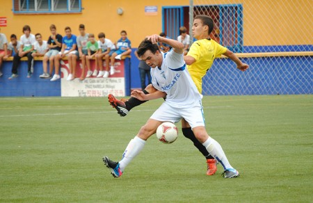 El Marbella FC vence pero no convence ante el Granada B (2-1)