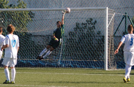 El portero marbellí Javi Arjona ficha por el primer equipo del Estepona