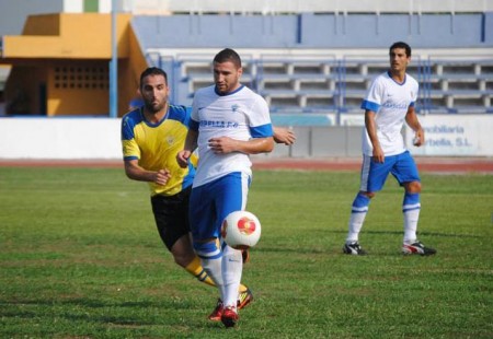 El Marbella FC inicia el año en el complicado campo del Huétor Tájar