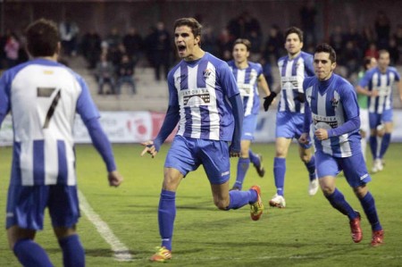 El Marbella completa la plantilla con el delantero Manzi y el central Loaisa