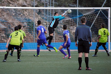 Derrota del Ojén en campo del líder en un partido igualado (2-0)