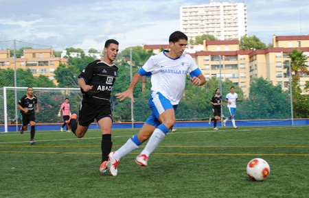 El Marbella cuenta con el centro del campo más goleador de la categoría