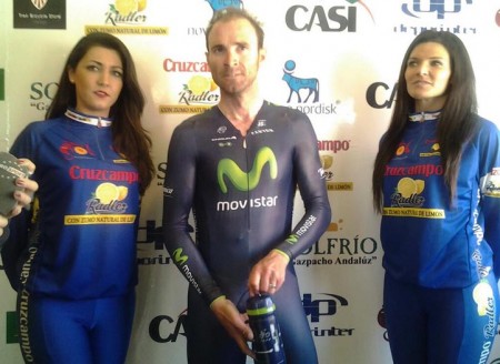 Alejandro Valverde se exhibe en la prólogo de la Vuelta a Andalucía