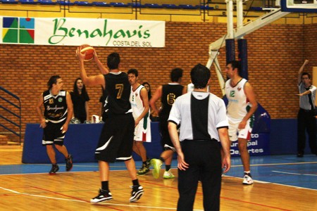 El CB Vealys Benahavís Costa del Sol vence al Baloncesto Torcal (63-52)