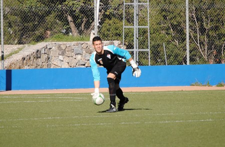 El Ojén pierde y desaprovecha en Estepona una buena ocasión para pelear por el ascenso (1-0)