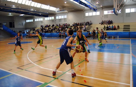 Un mal último cuarto condena al CB Marbella ante Unicaja (51-68)