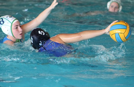 Una victoria y un empate para el equipo femenino del CW Marbella en el inicio del torneo