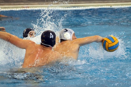 El CW Marbella juvenil masculino vence en el primer partido de la final