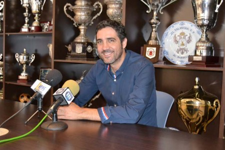 Jaime Molina continuará como entrenador del Marbella FC