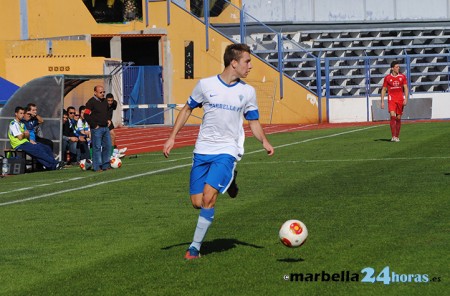 El marbellí Loren ya es jugador del Vélez, cedido por el Marbella FC