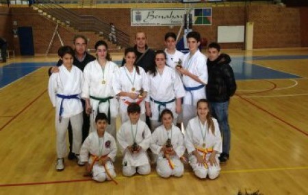 El Club Kárate San Pedro consigue 11 medallas en Benahavís