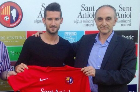 Óscar Sielva, del Olot, nuevo mediocentro para el Marbella FC