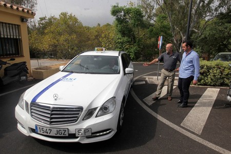 Los taxistas con licencia contarán con un vehículo de sustitución