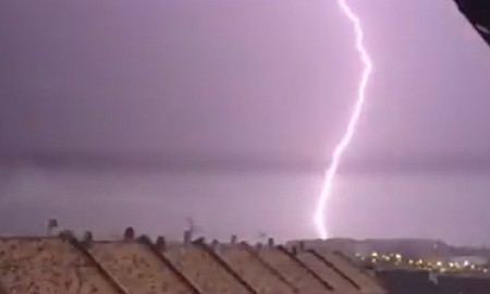 Una espectacular tormenta descarga 43 litros sobre Marbella en 4 horas