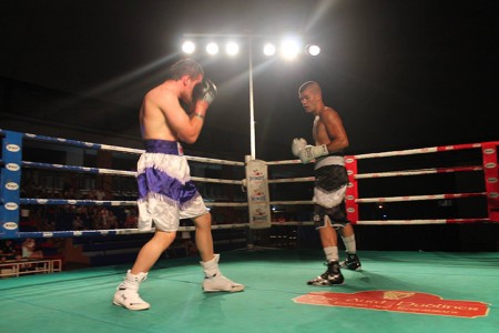 Antonio Benítez combate ante David Estrada antes de pelear por el título