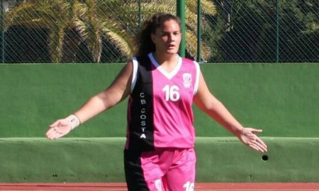 La marbellí Claudia Alonso debuta en la Liga Femenina 2 con el ADB Avilés