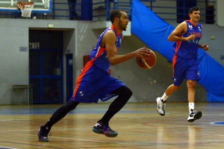 El CB Marbella recupera la sonrisa tras imponerse al Nerja (51-79)