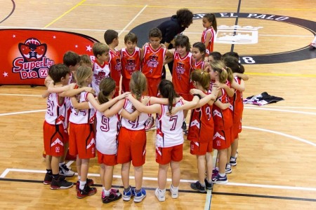 El Costa Marbella debuta en la Superliga Dia con su equipo del CEIP Valdeolletas