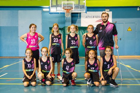 El premini femenino del Costa Marbella arranca con un triunfo aplastante