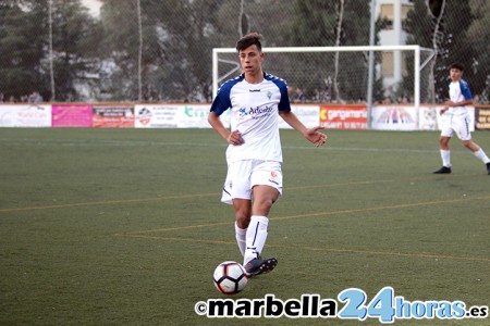 El Marbella FC vence en Huétor Vega con un jugador menos (2-3)