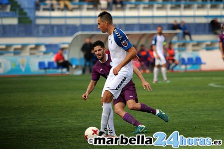 El central Lolo Pavón se suma a la lista de bajas del Marbella FC