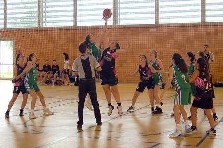 El cadete femenino del CB Costa Marbella planta cara a Unicaja