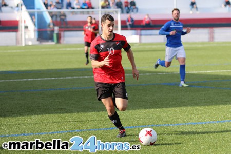 El extremo Rubén Cervera seguirá jugando en la UD San Pedro