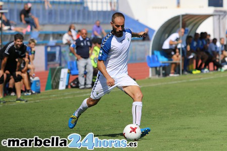 El capitán Javier Añón renueva por una temporada con el Marbella FC